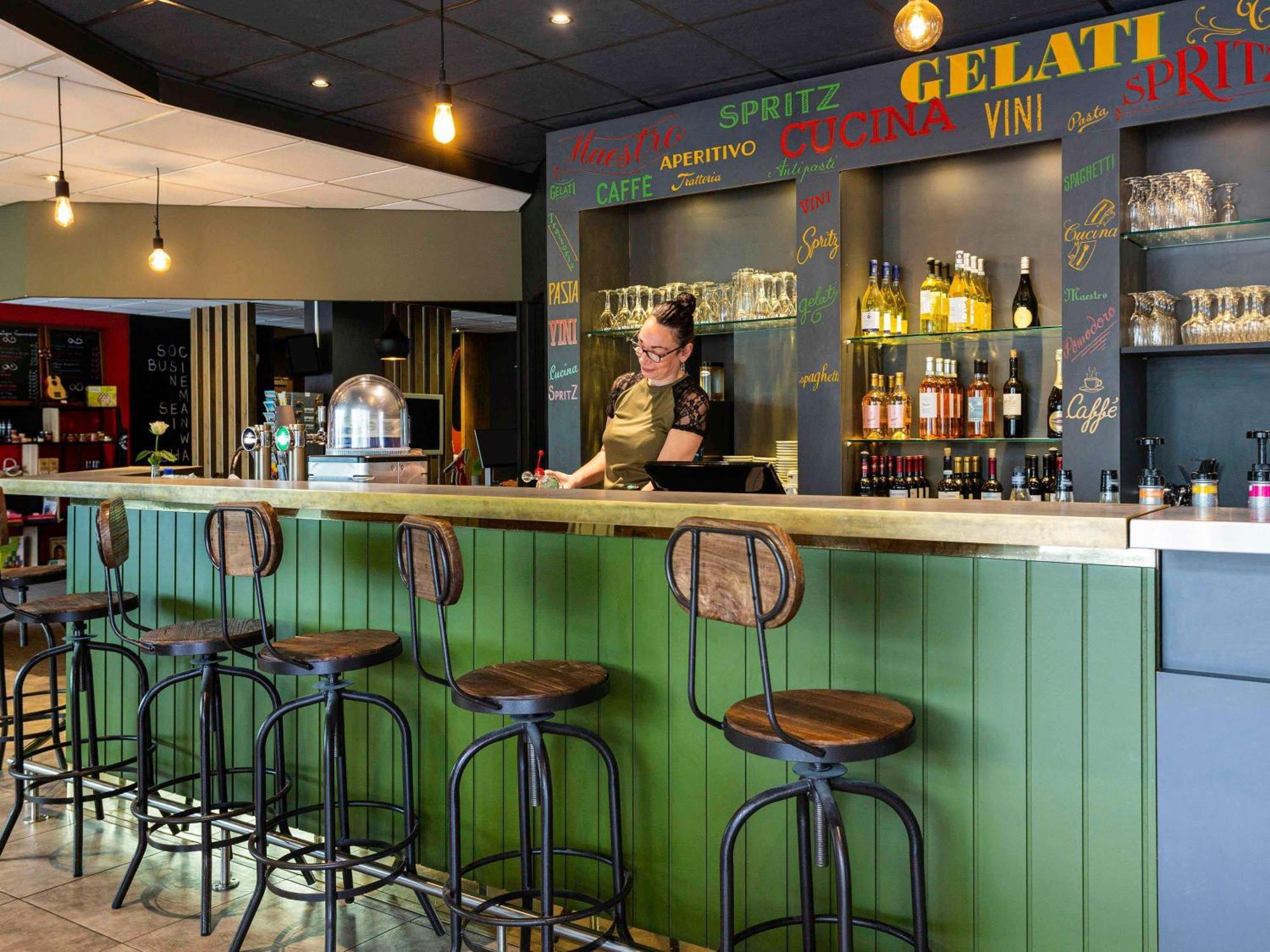 Отель Ibis Bordeaux Pessac Route Des Vins Экстерьер фото