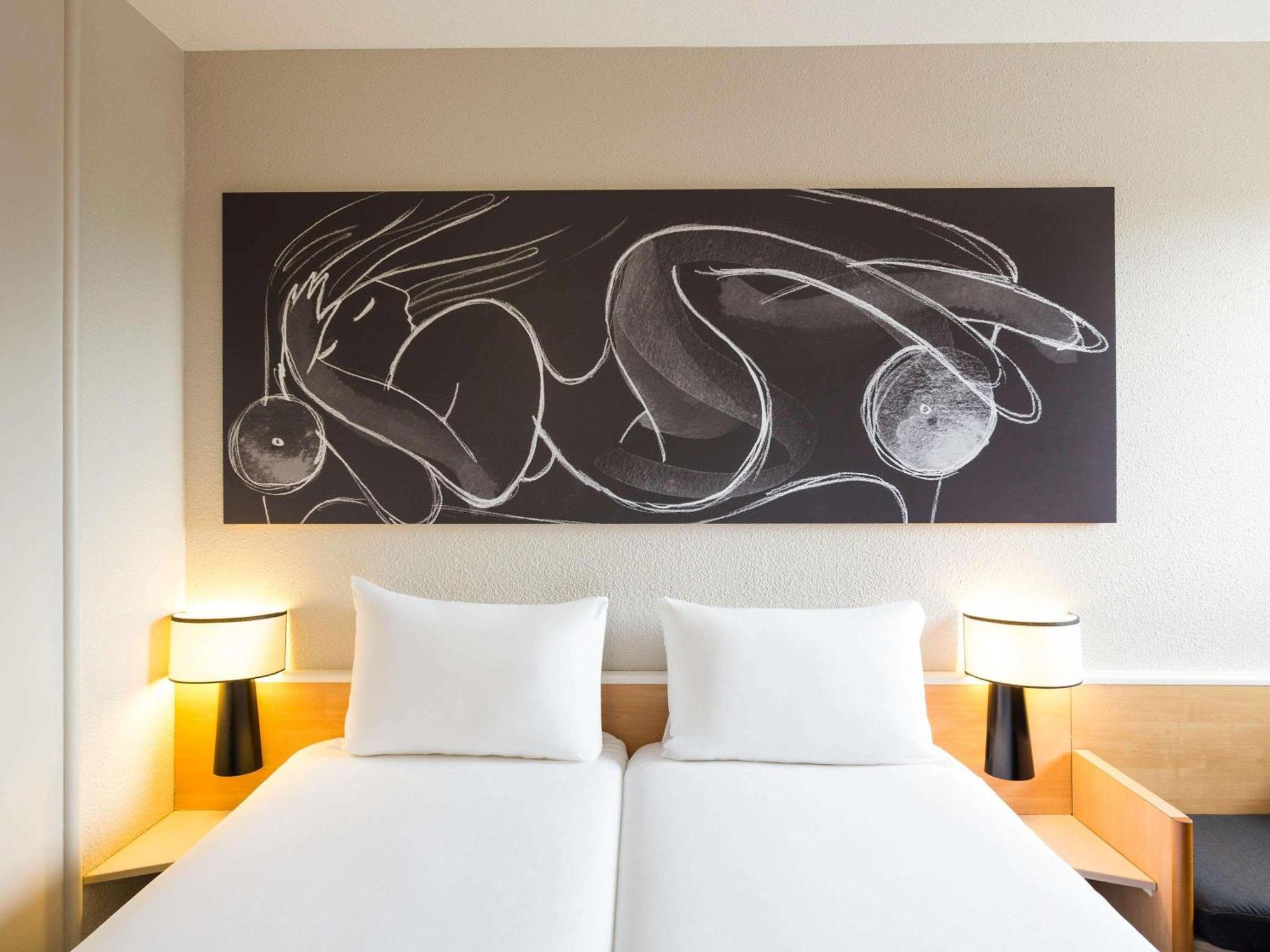 Отель Ibis Bordeaux Pessac Route Des Vins Экстерьер фото