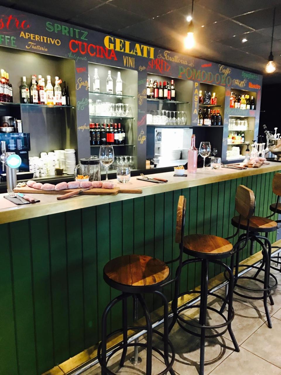 Отель Ibis Bordeaux Pessac Route Des Vins Экстерьер фото